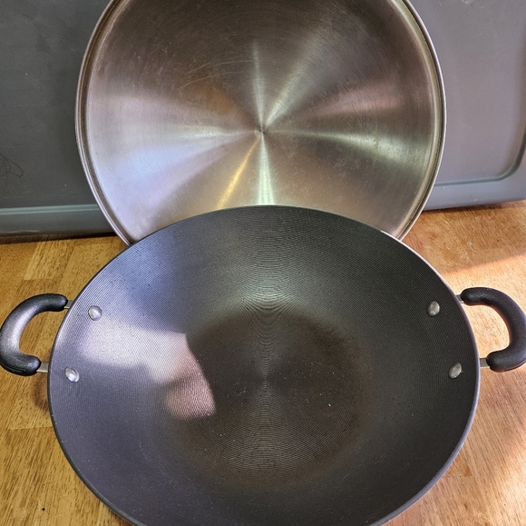 Vintage 14" Wok Style Pan With Lid from Circulon - Picture 3 of 4